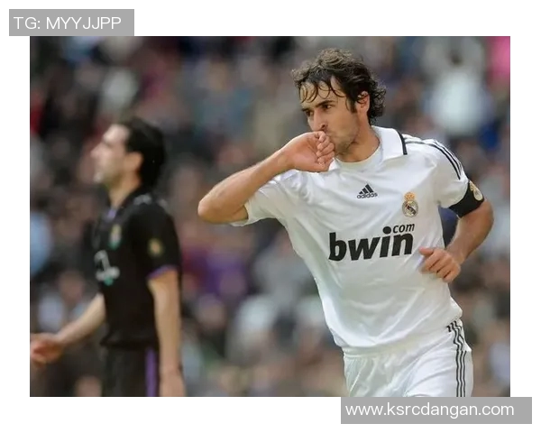 康图纳足球明星的传奇之路与辉煌成就揭秘