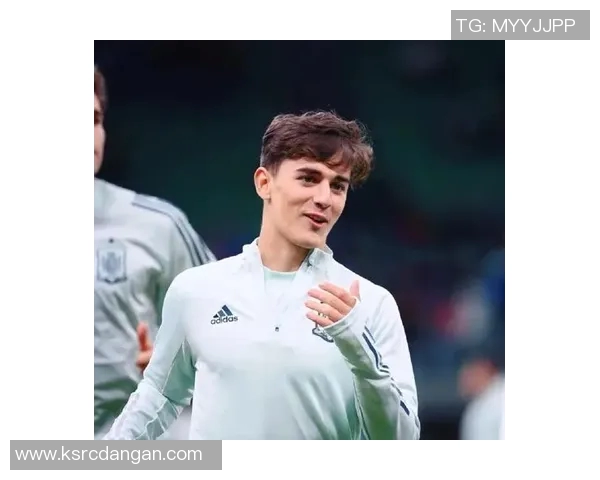 足球明星颜值差距揭秘从球场到时尚圈的魅力对比分析