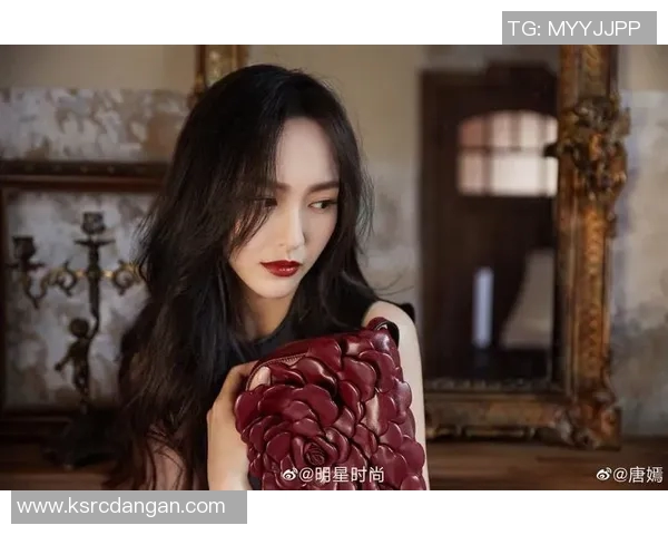 足球明星妻子惊艳亮相内衣广告图展现魅力与时尚完美结合